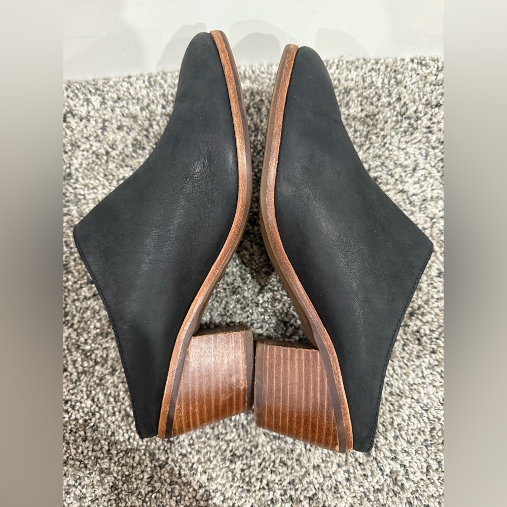 UGG Lovisa women's slip on black leather mule clogs, size 7 - Picture 10 of 13